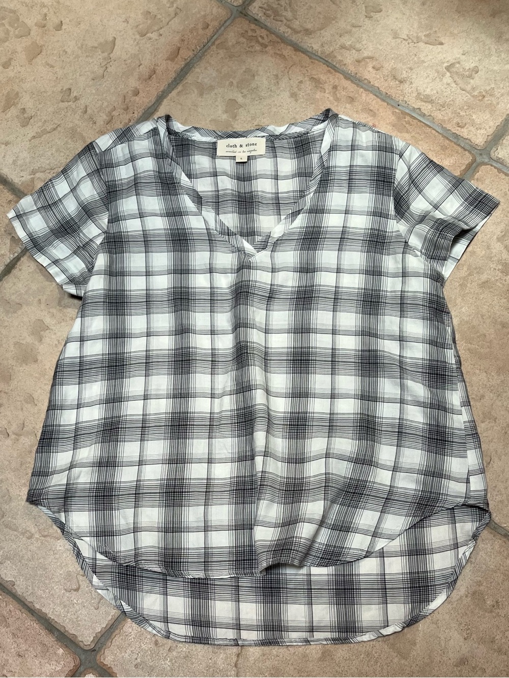 cloth & stone Black and White Plaid V-Neck Short Sleeve Top